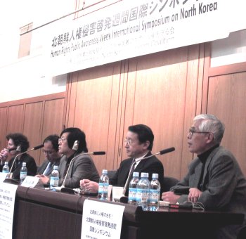 Speakers included LFNKR's Kato Hiroshi (right) and beside him, Diet member Masaharu Nakagawa.